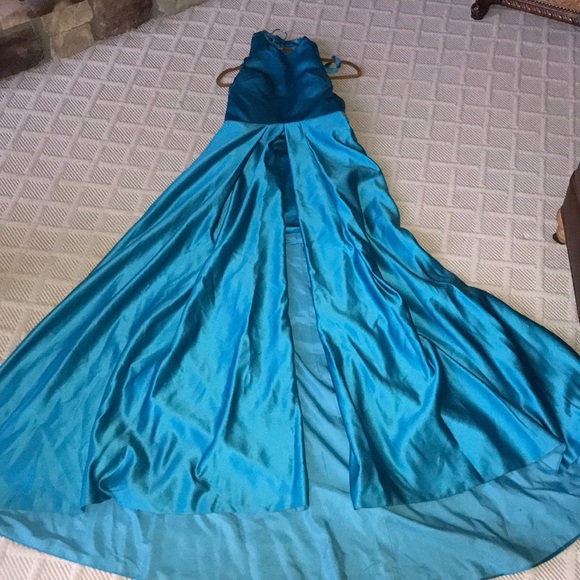 Copy-cat taylor swift formal dress - Picture 3 of 8